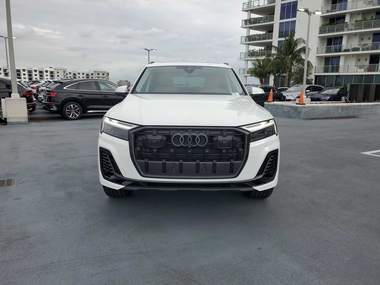Thumbnail: 2025 Audi Q7 - 9