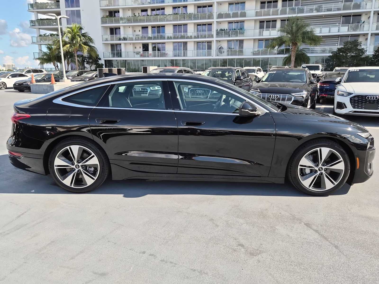 Thumbnail: 2025 Audi e-tron S - 7