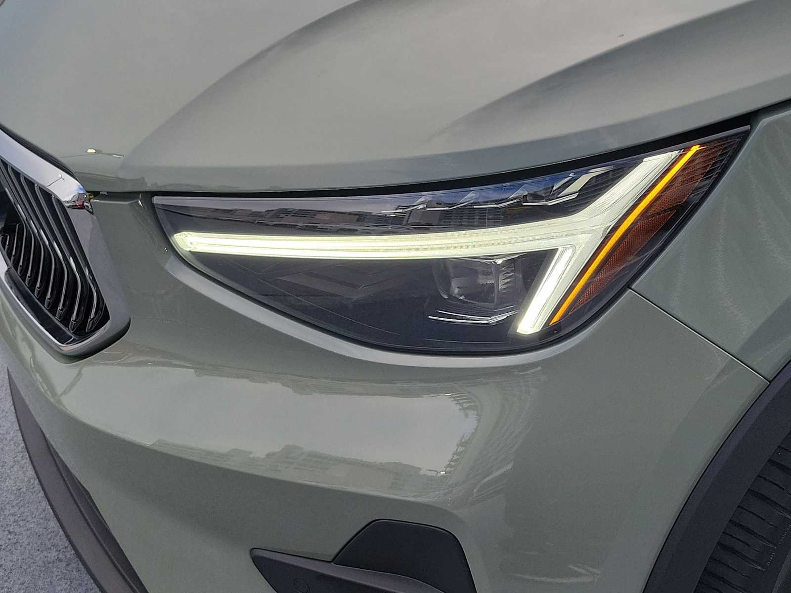Thumbnail: 2024 Volvo XC40 - 10