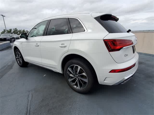 New 2024 Audi Q5 in Arkona White for Sale at Audi Hoffman Estates