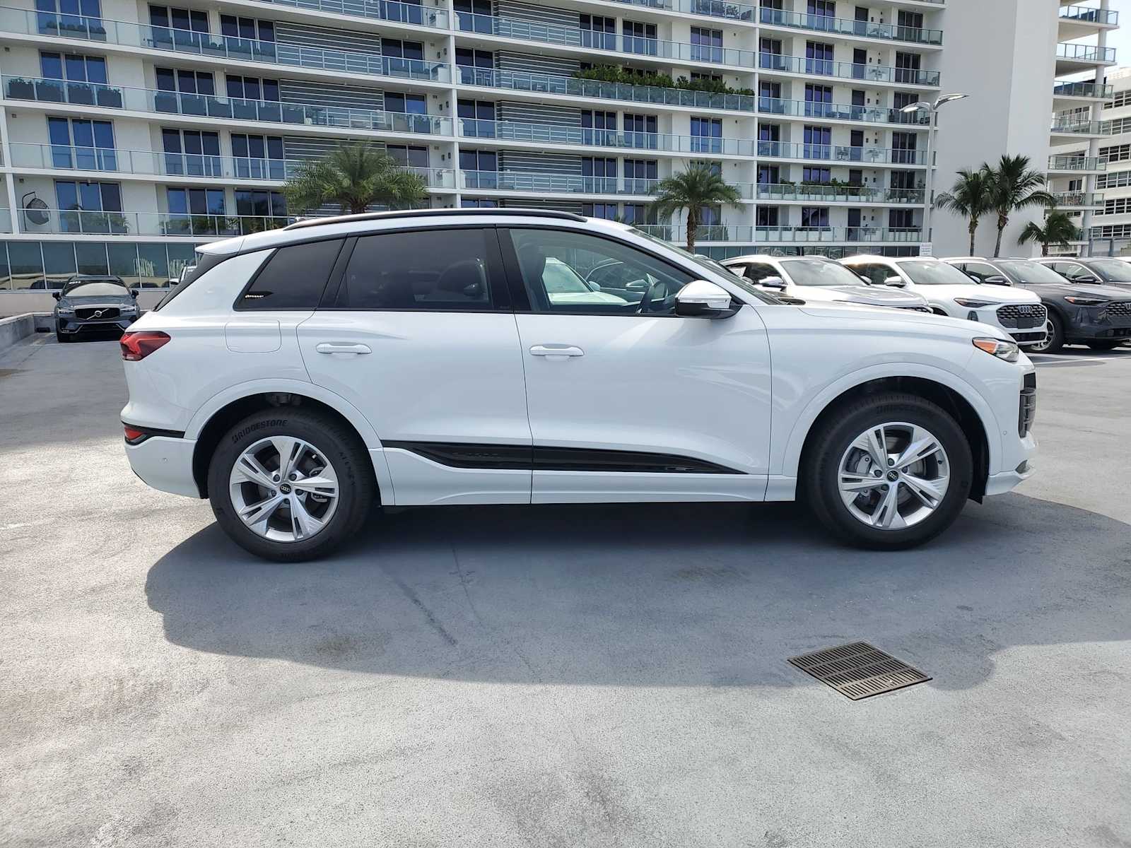 Thumbnail: 2025 Audi Q6 e-tron - 7