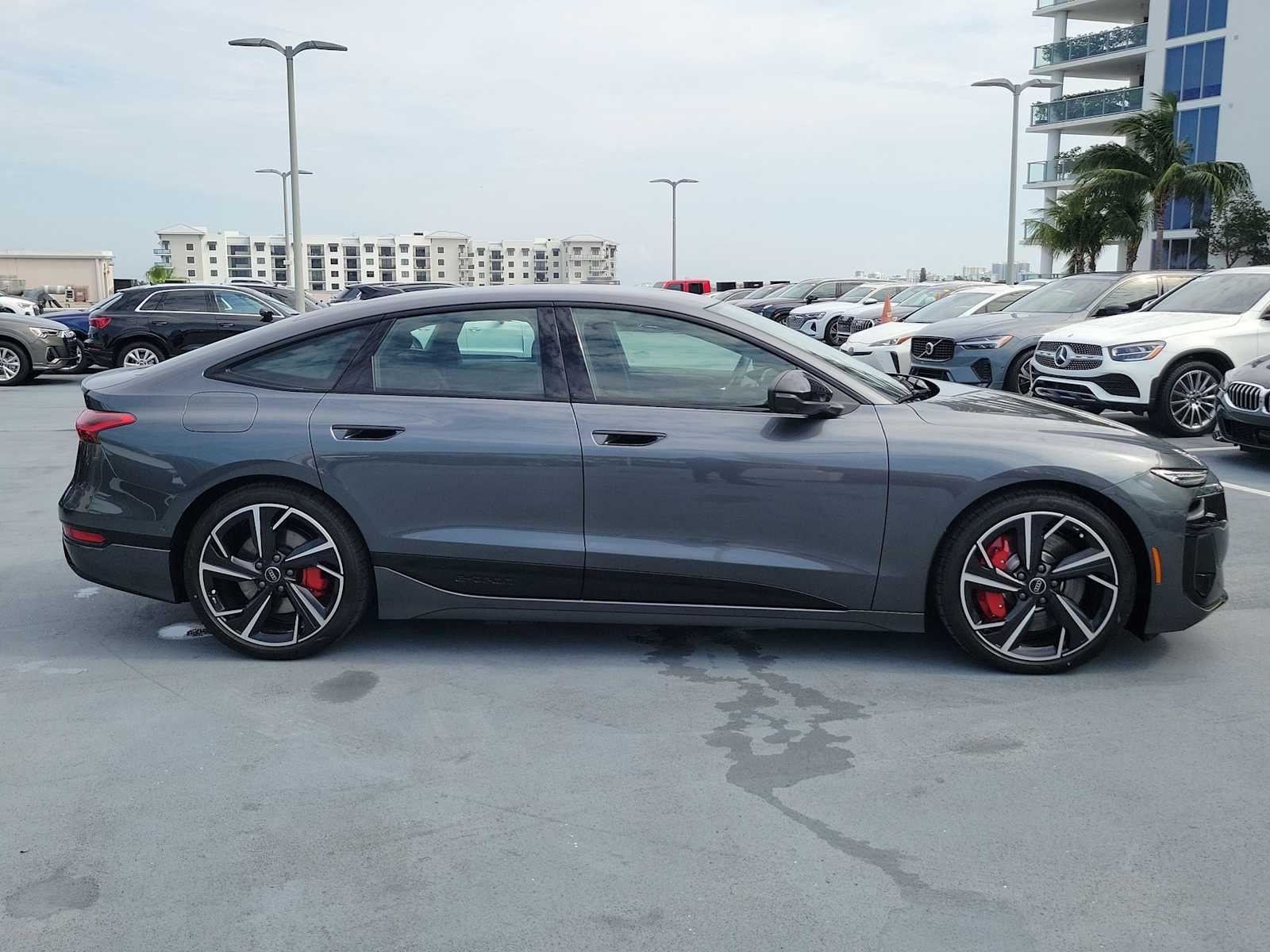 Thumbnail: 2025 Audi e-tron S - 7