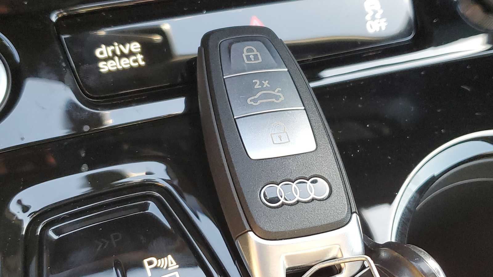 Thumbnail: 2027 Audi Q6 e-tron - 35