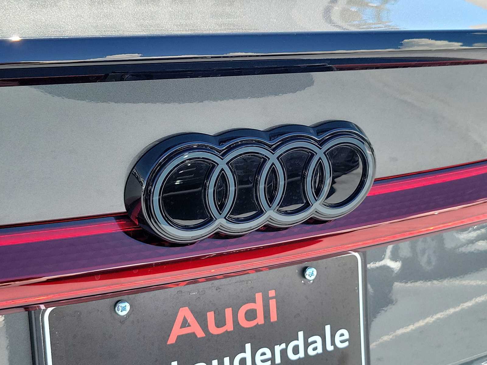 Thumbnail: 2025 Audi e-tron S - 10