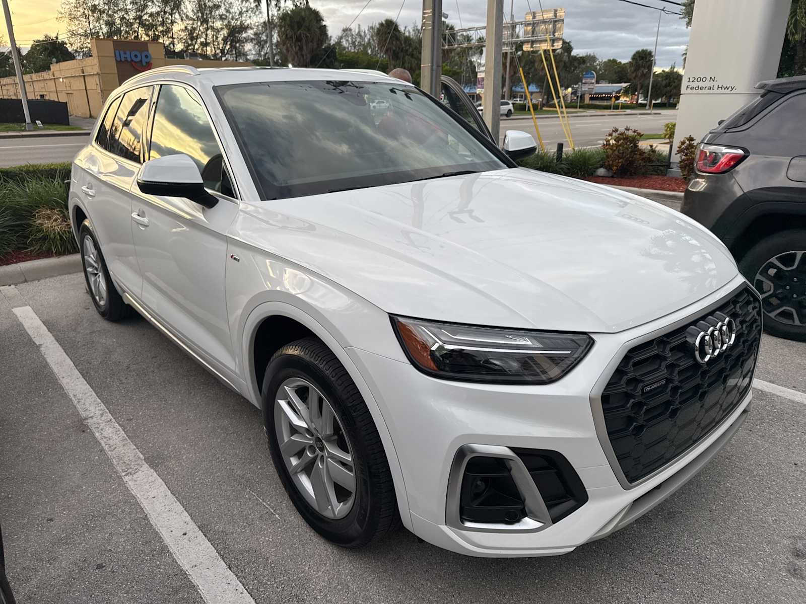 Thumbnail: 2022 Audi Q5 - 1