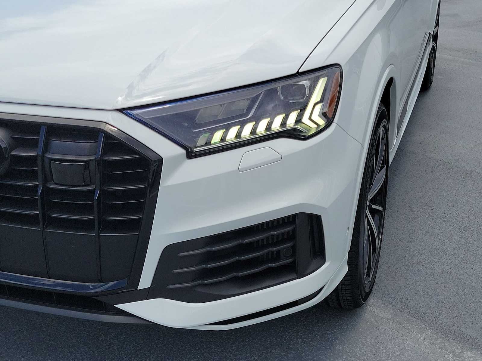 Thumbnail: 2023 Audi Q7 - 10