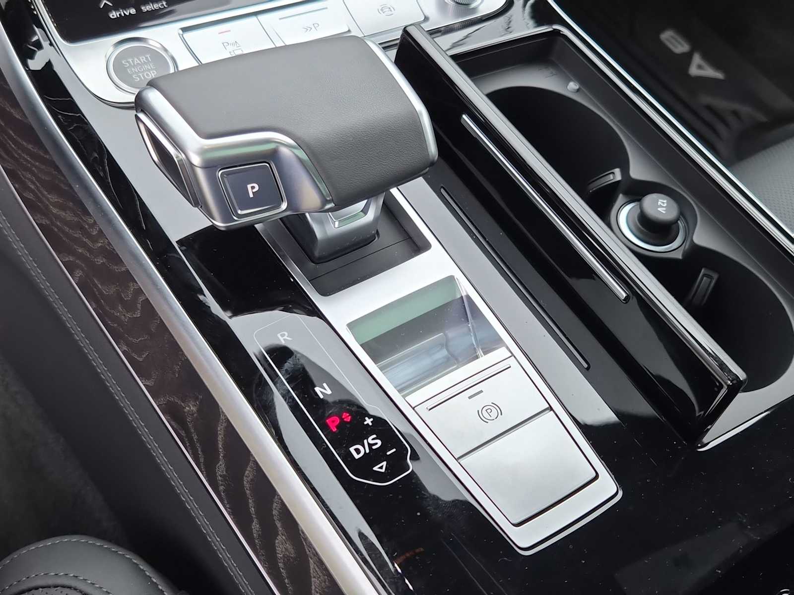 Thumbnail: 2025 Audi A8 - 25