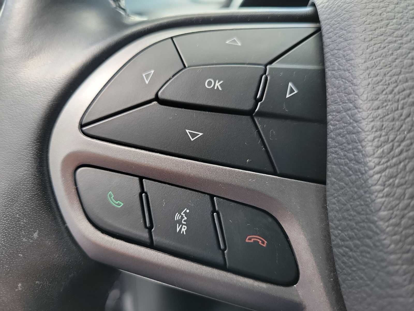 Thumbnail: 2020 Jeep Cherokee - 20