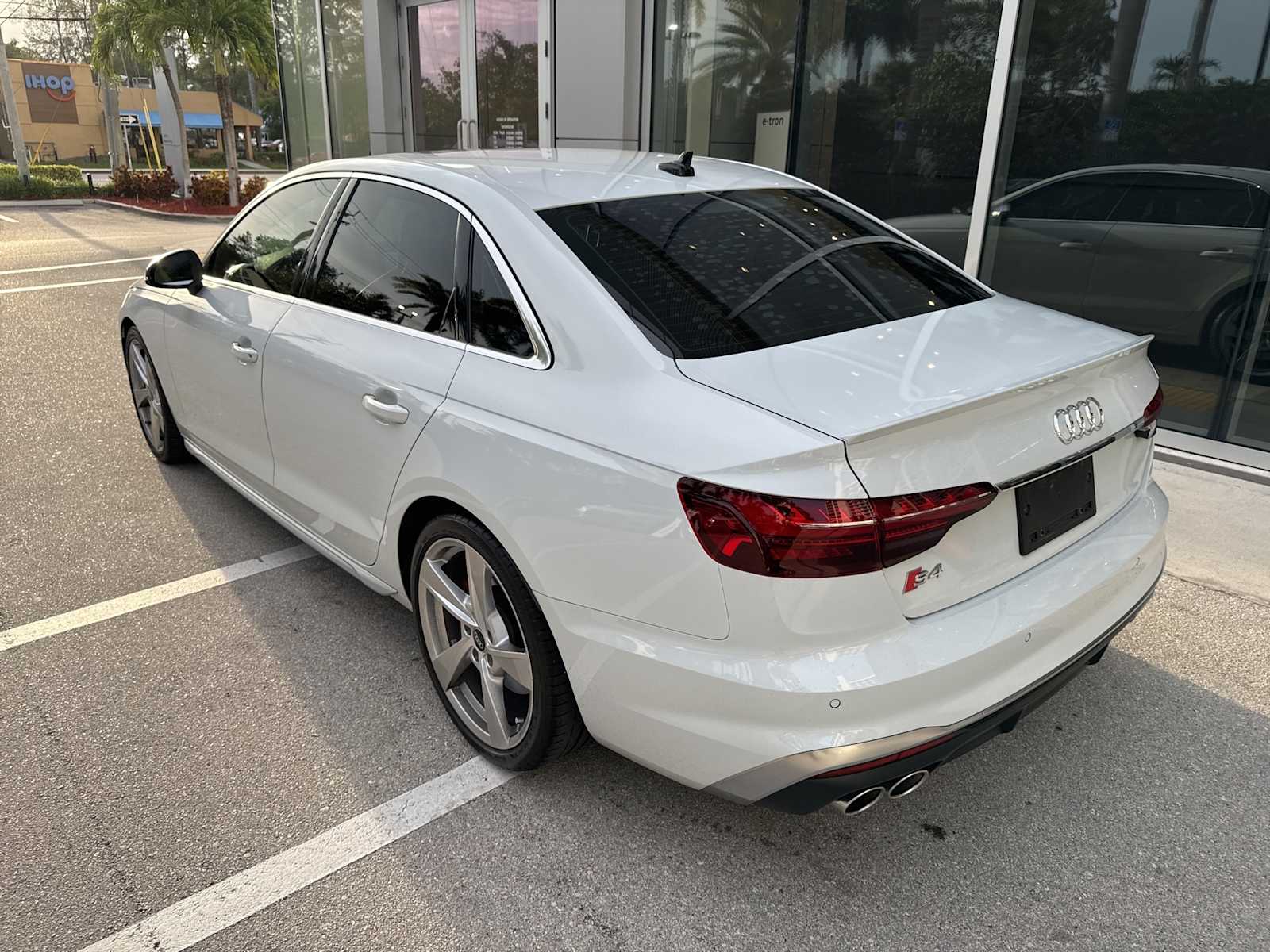 Thumbnail: 2021 Audi S4 - 4