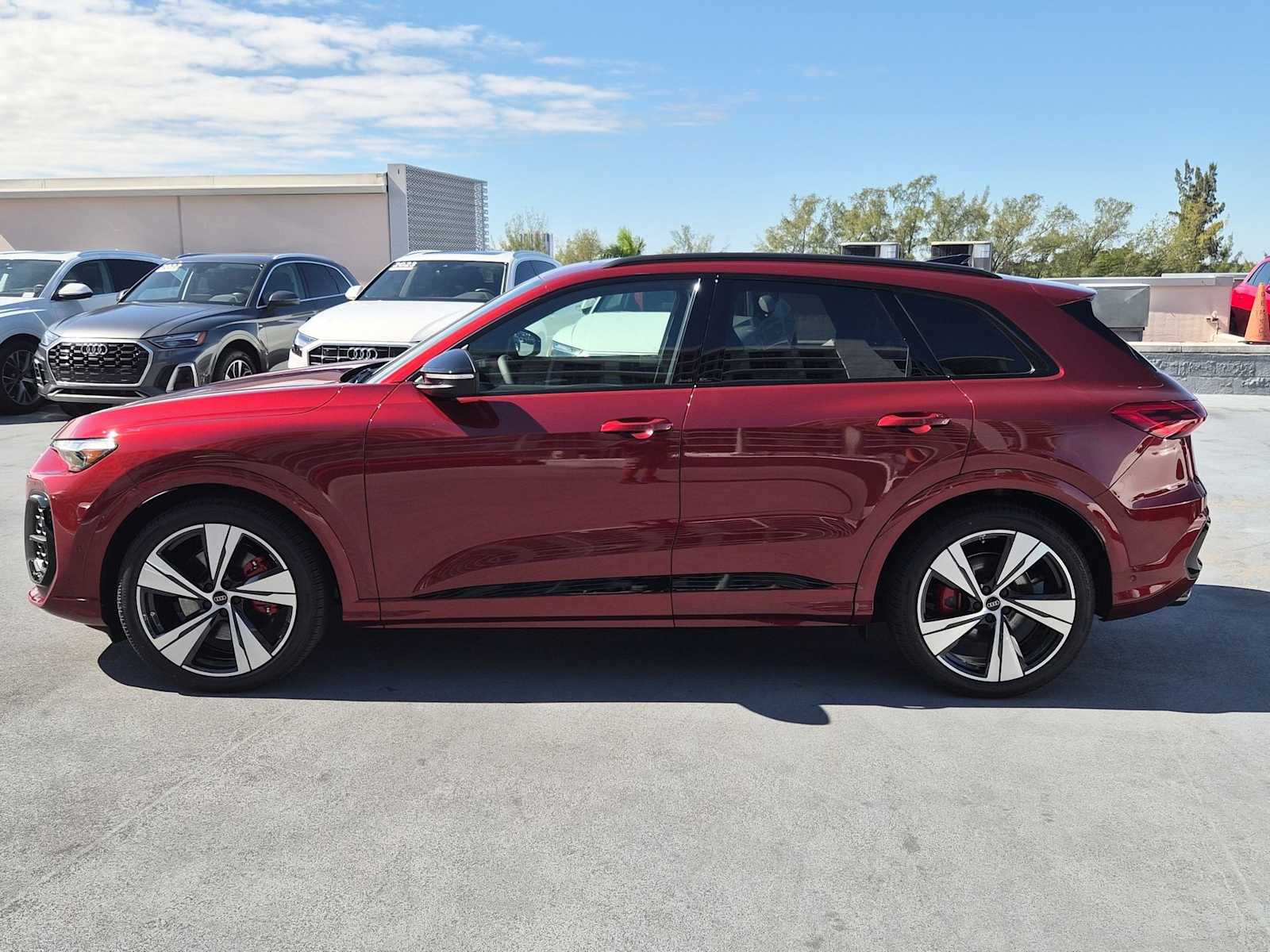 Thumbnail: 2025 Audi SQ5 - 3