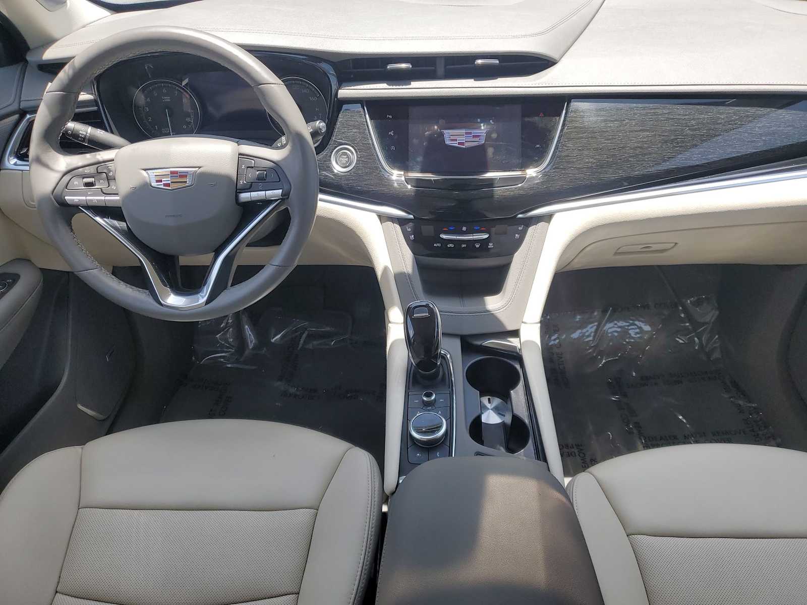 Thumbnail: 2023 Cadillac XT6 - 11