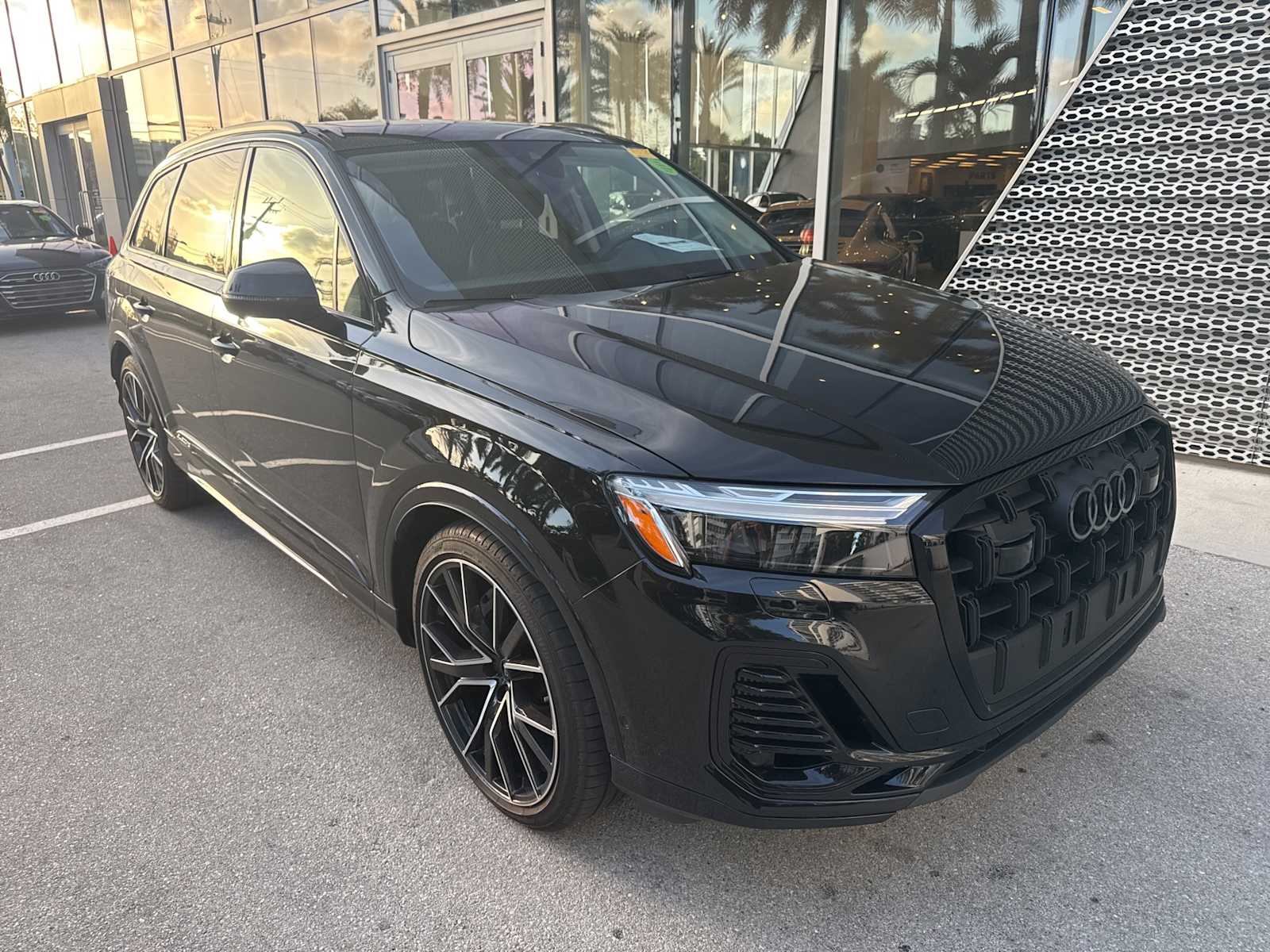 Thumbnail: 2025 Audi Q7 - 2