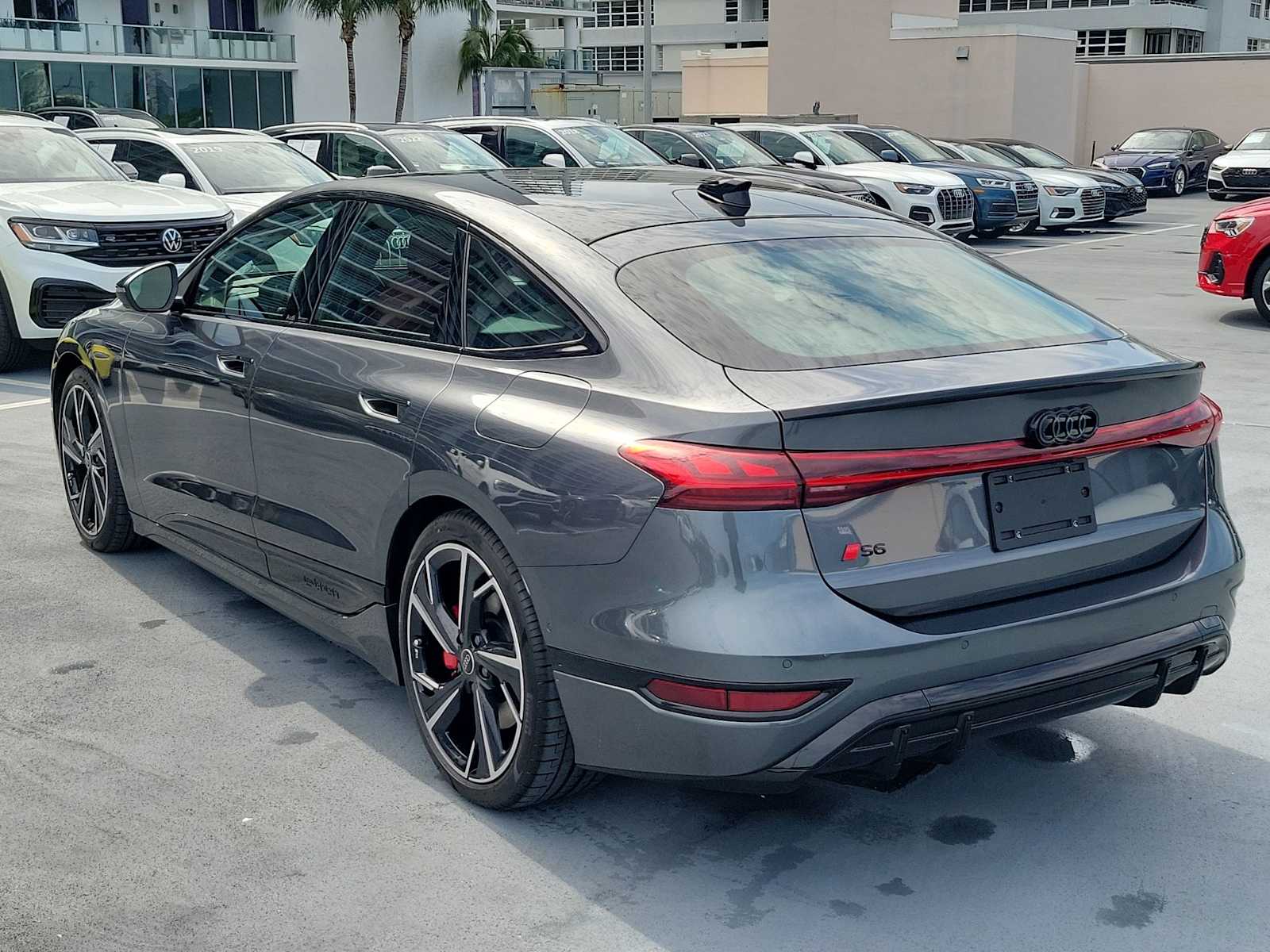 Thumbnail: 2025 Audi e-tron S - 4