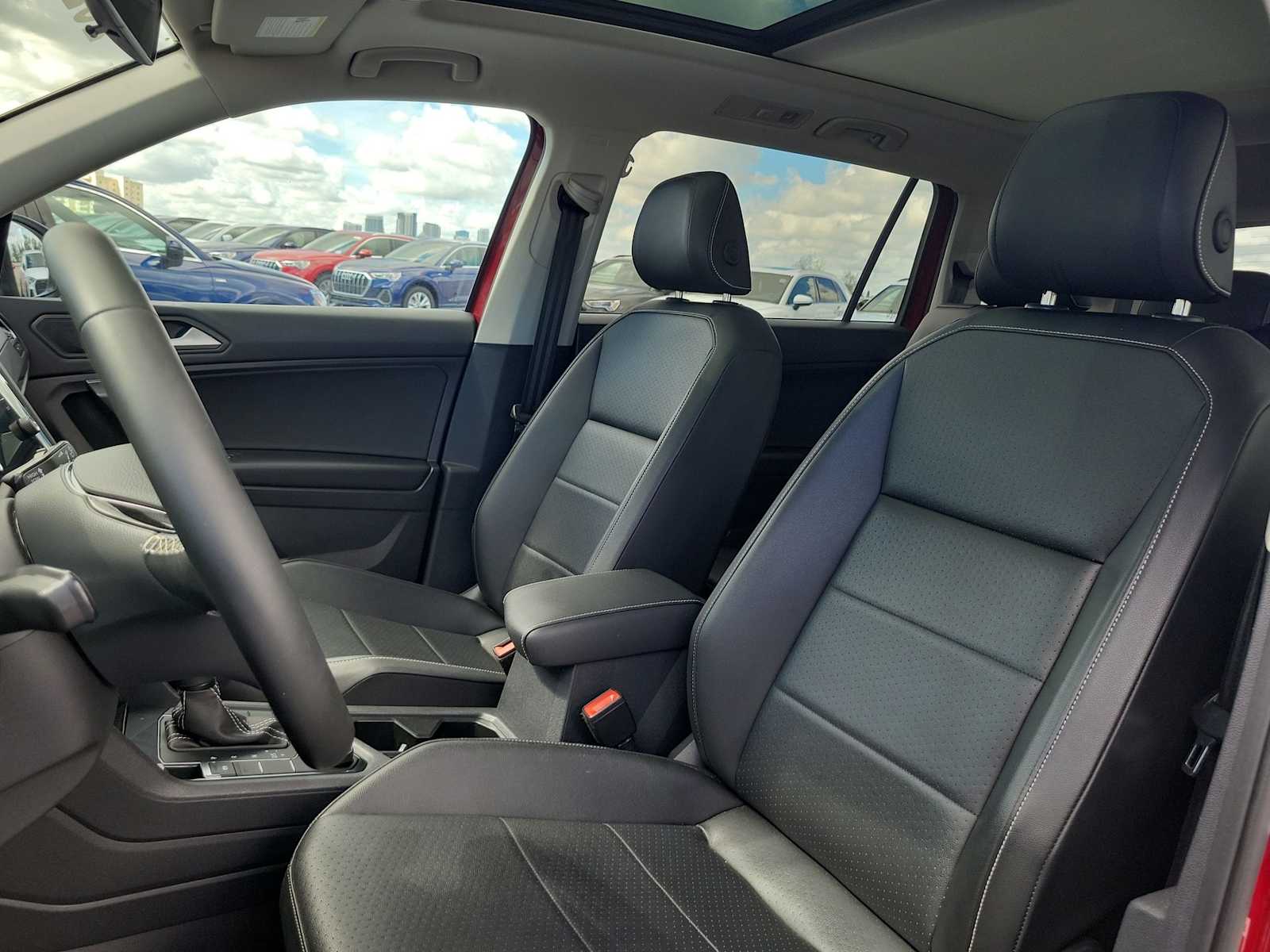 Thumbnail: 2021 Volkswagen Tiguan - 15