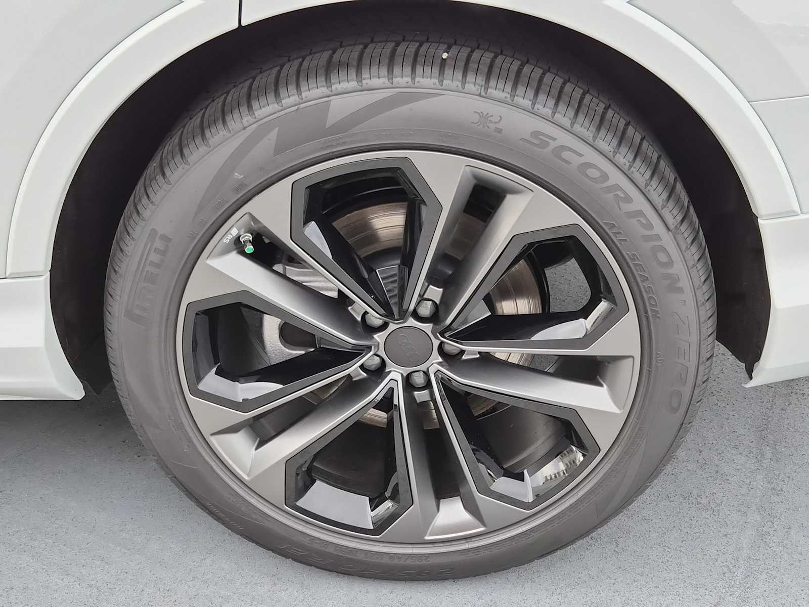 Thumbnail: 2026 Audi Q7 - 12