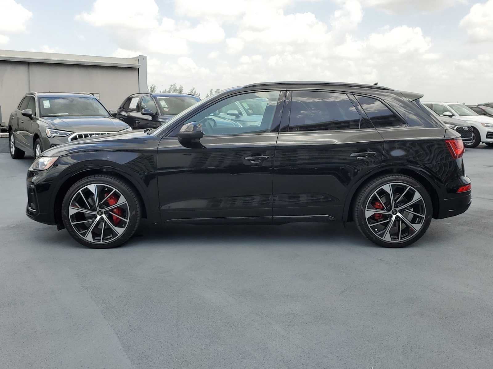 Thumbnail: 2023 Audi SQ5 - 3