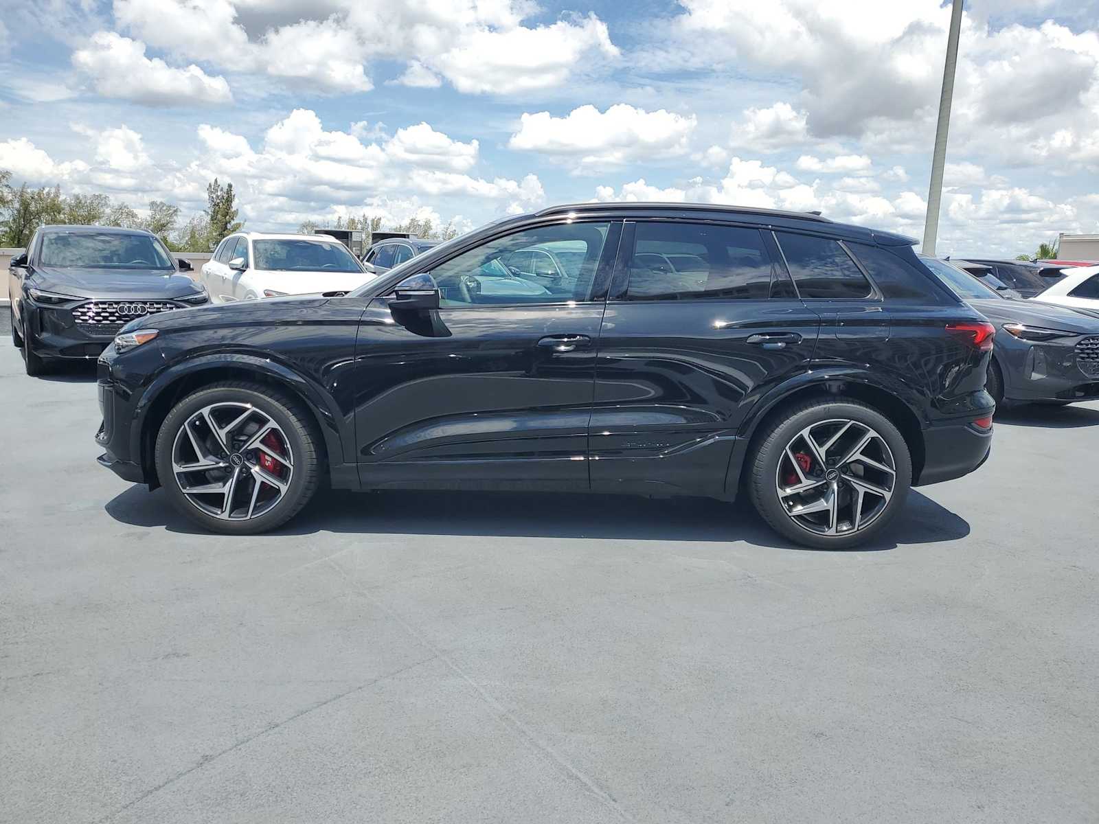 Thumbnail: 2025 Audi SQ6 e-tron - 3