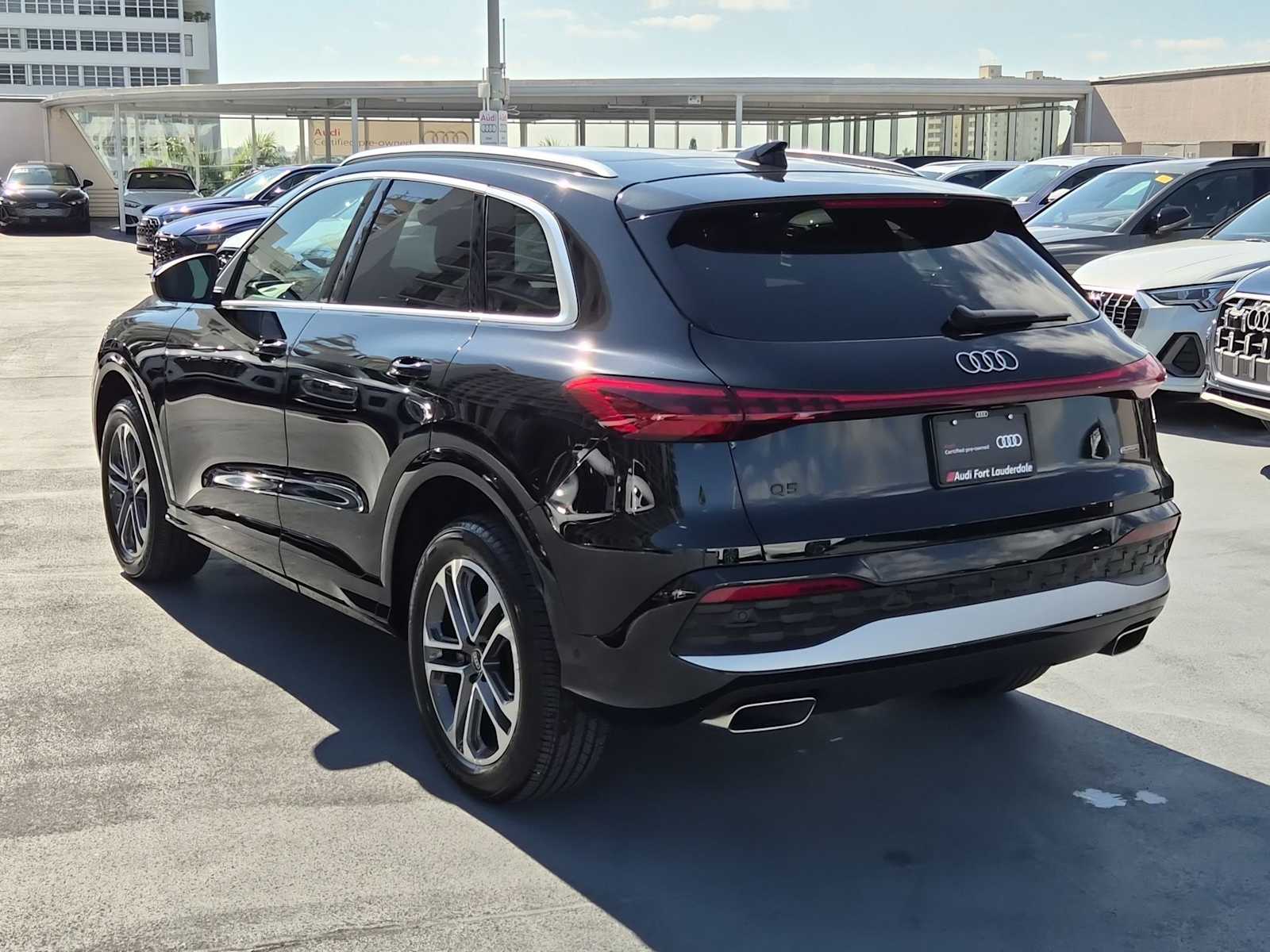Thumbnail: 2025 Audi Q5 - 4