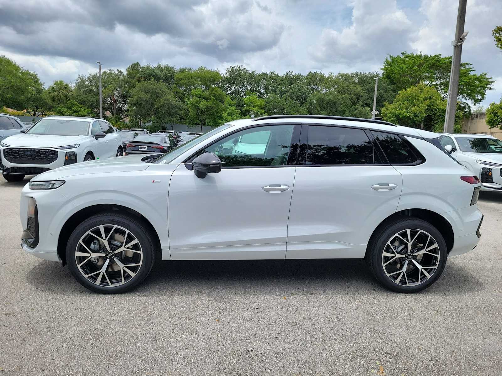 Thumbnail: 2026 Audi Q3 - 5