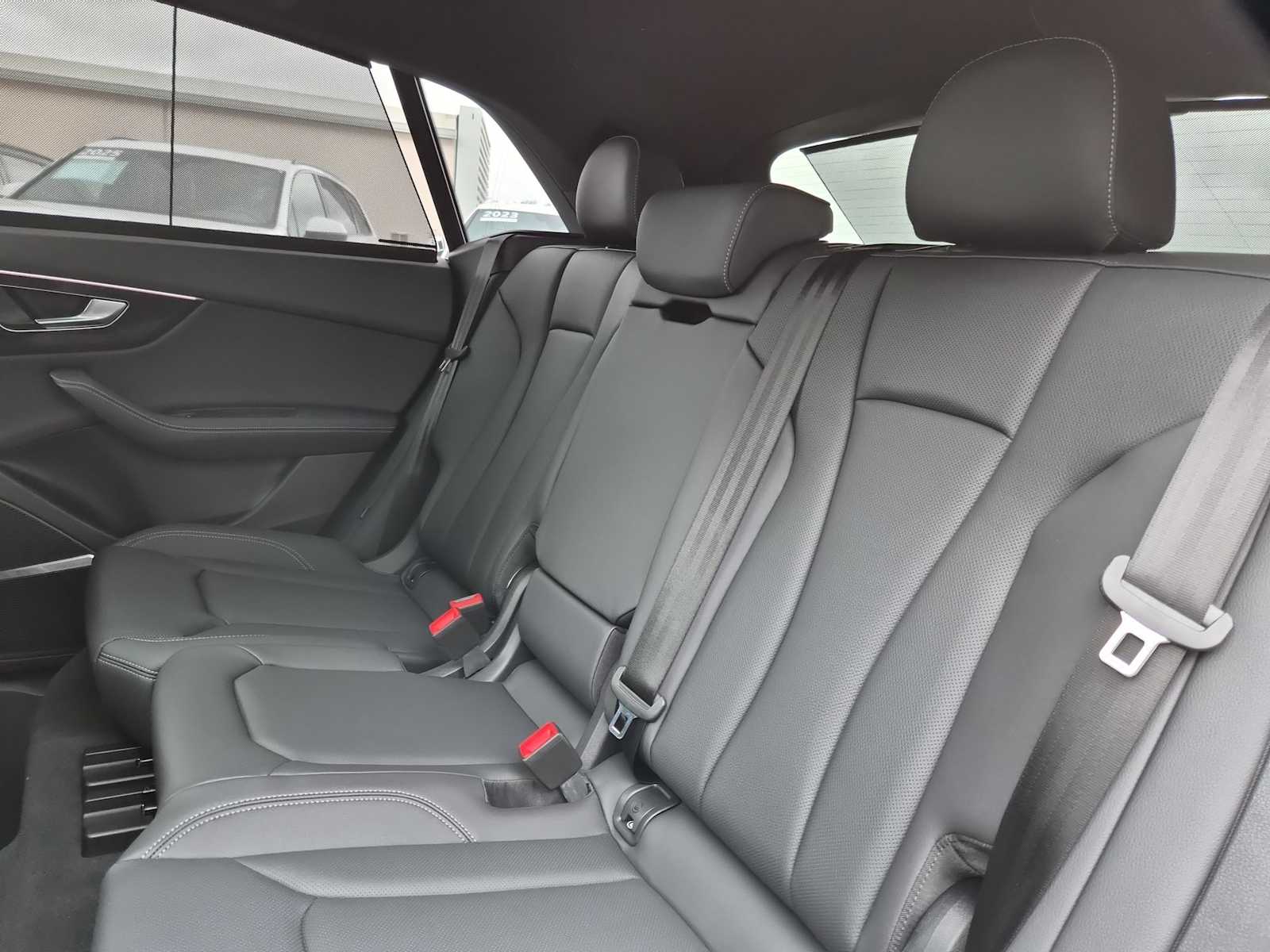 Thumbnail: 2026 Audi Q8 - 19