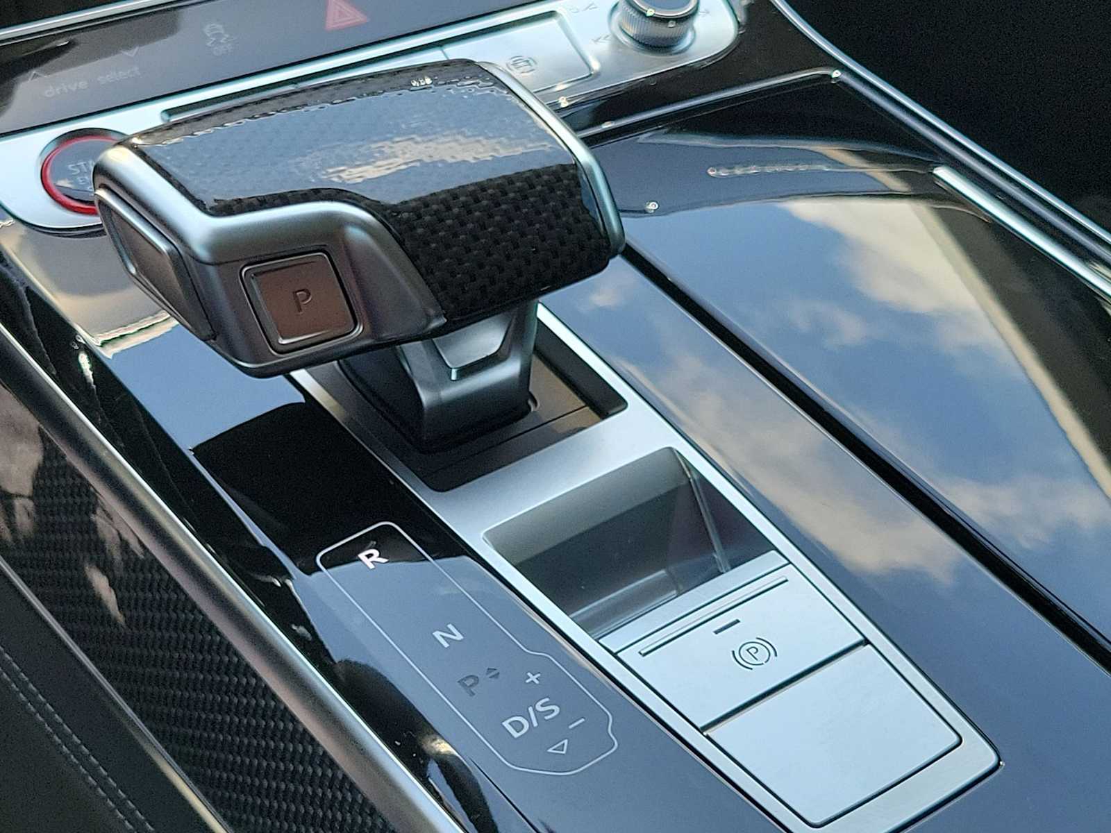 Thumbnail: 2023 Audi S8 - 32