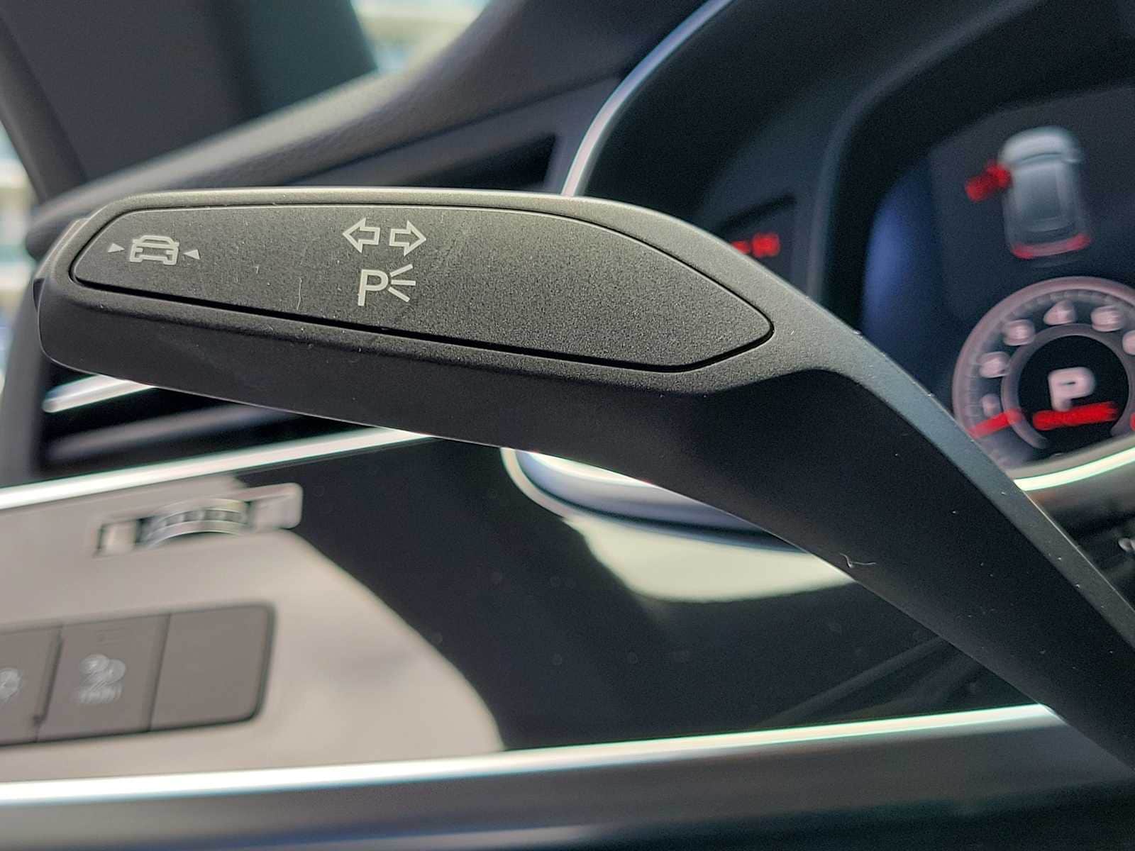 Thumbnail: 2023 Audi Q8 - 24