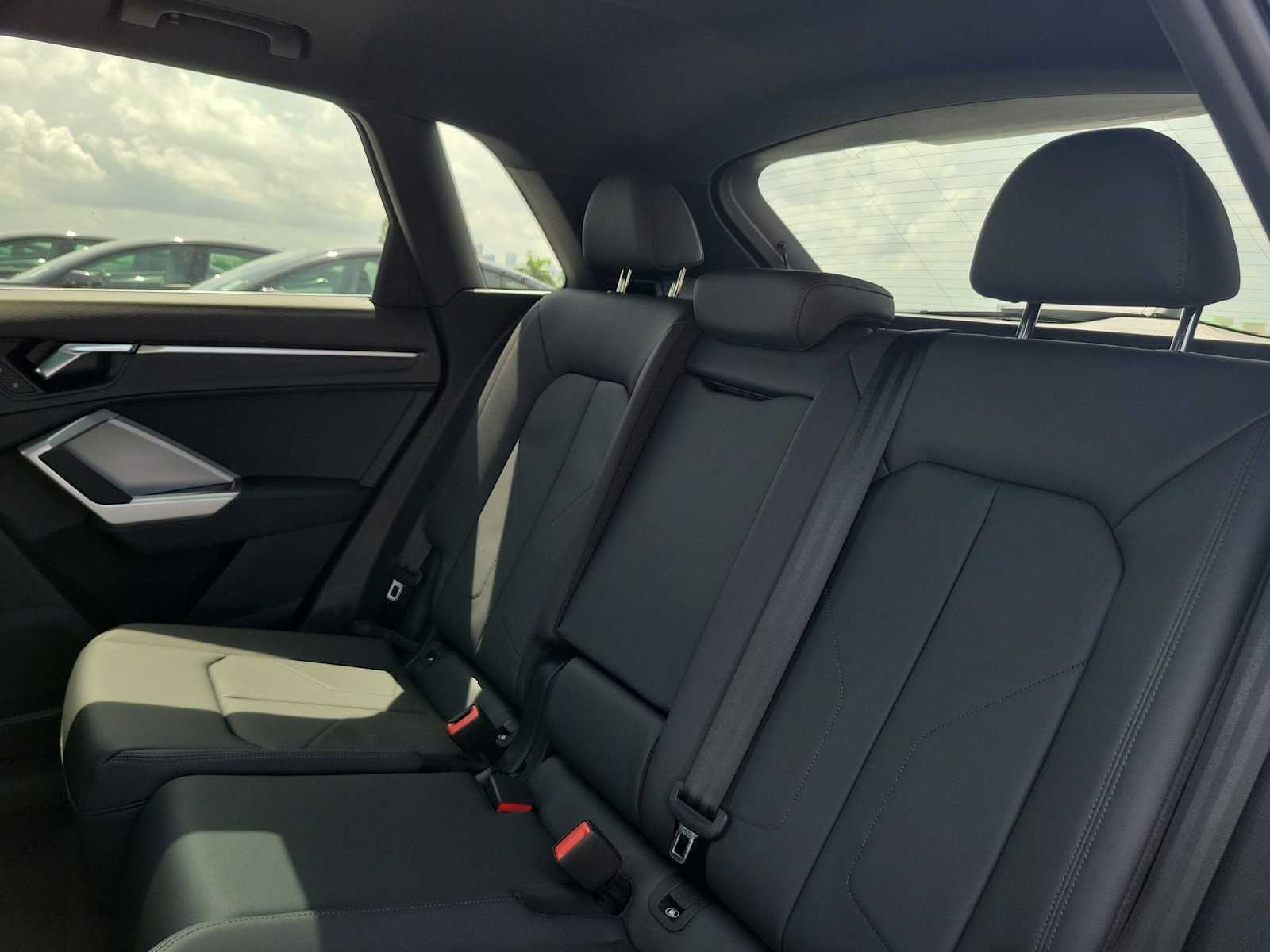 Thumbnail: 2025 Audi Q3 - 19