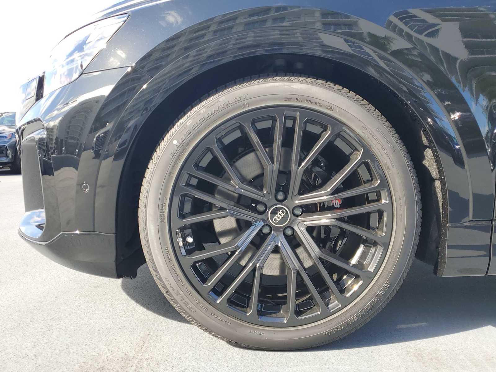 Thumbnail: 2025 Audi SQ8 - 10