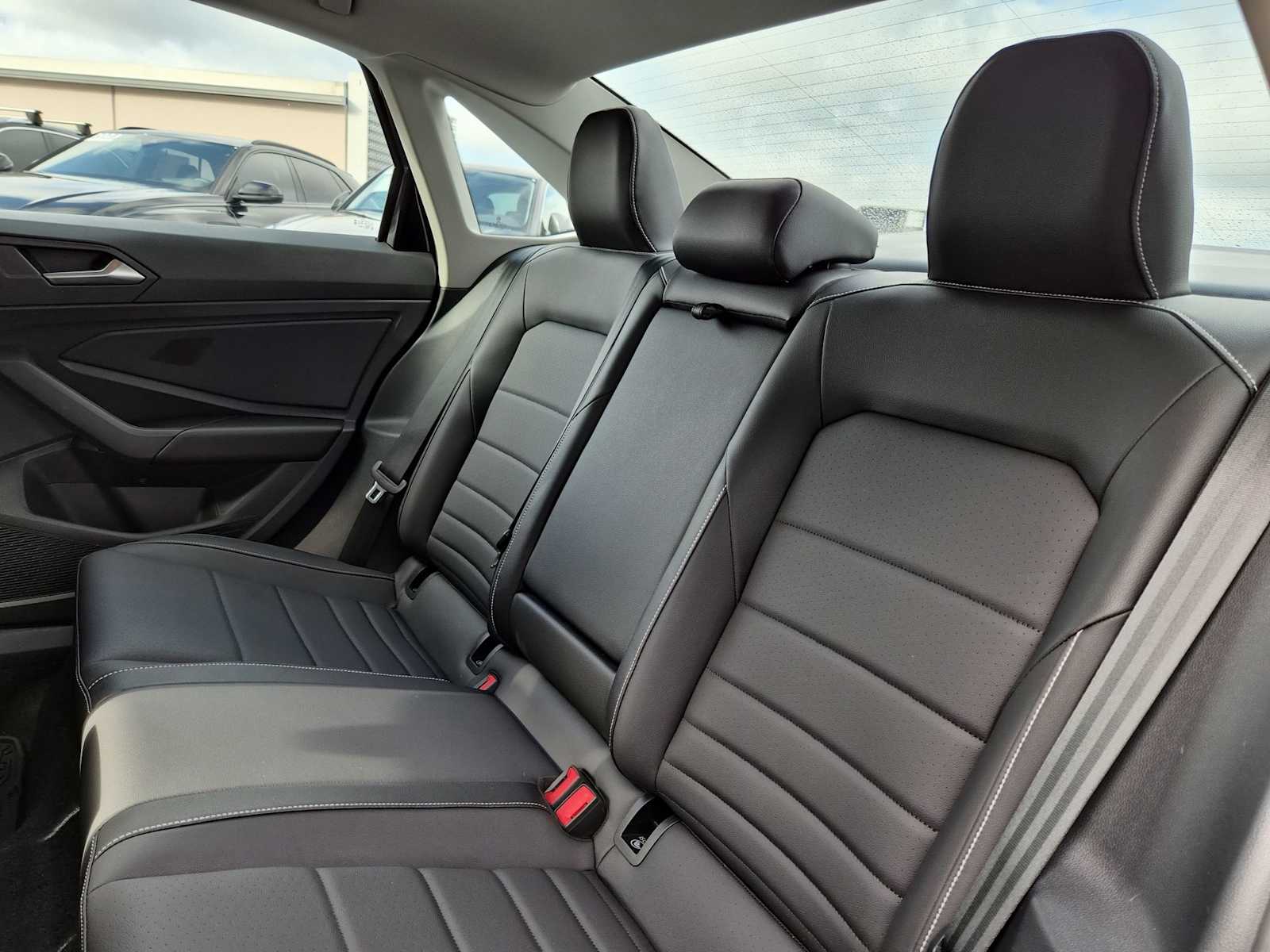 Thumbnail: 2023 Volkswagen Jetta - 18