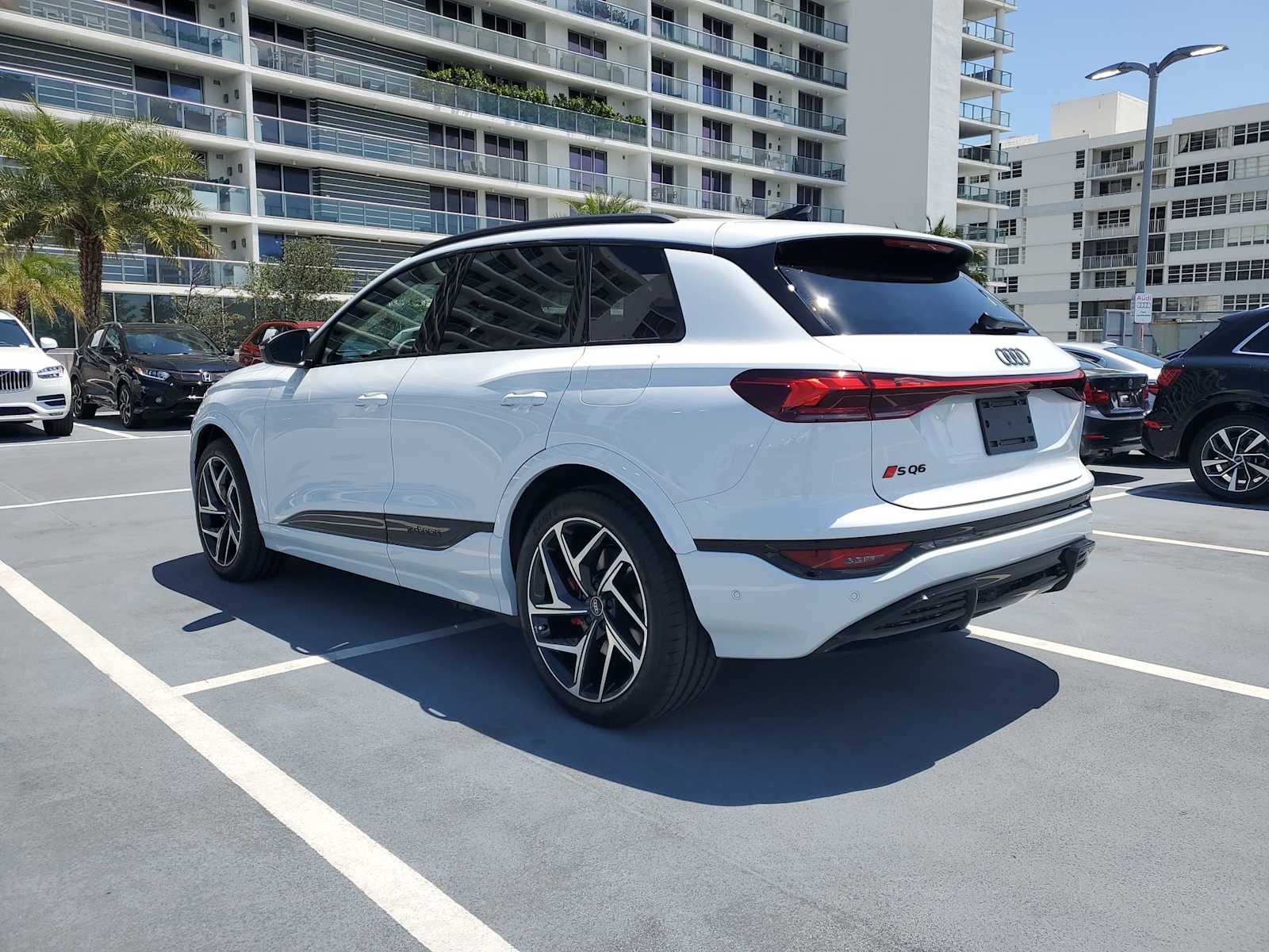 Thumbnail: 2025 Audi SQ6 e-tron - 4
