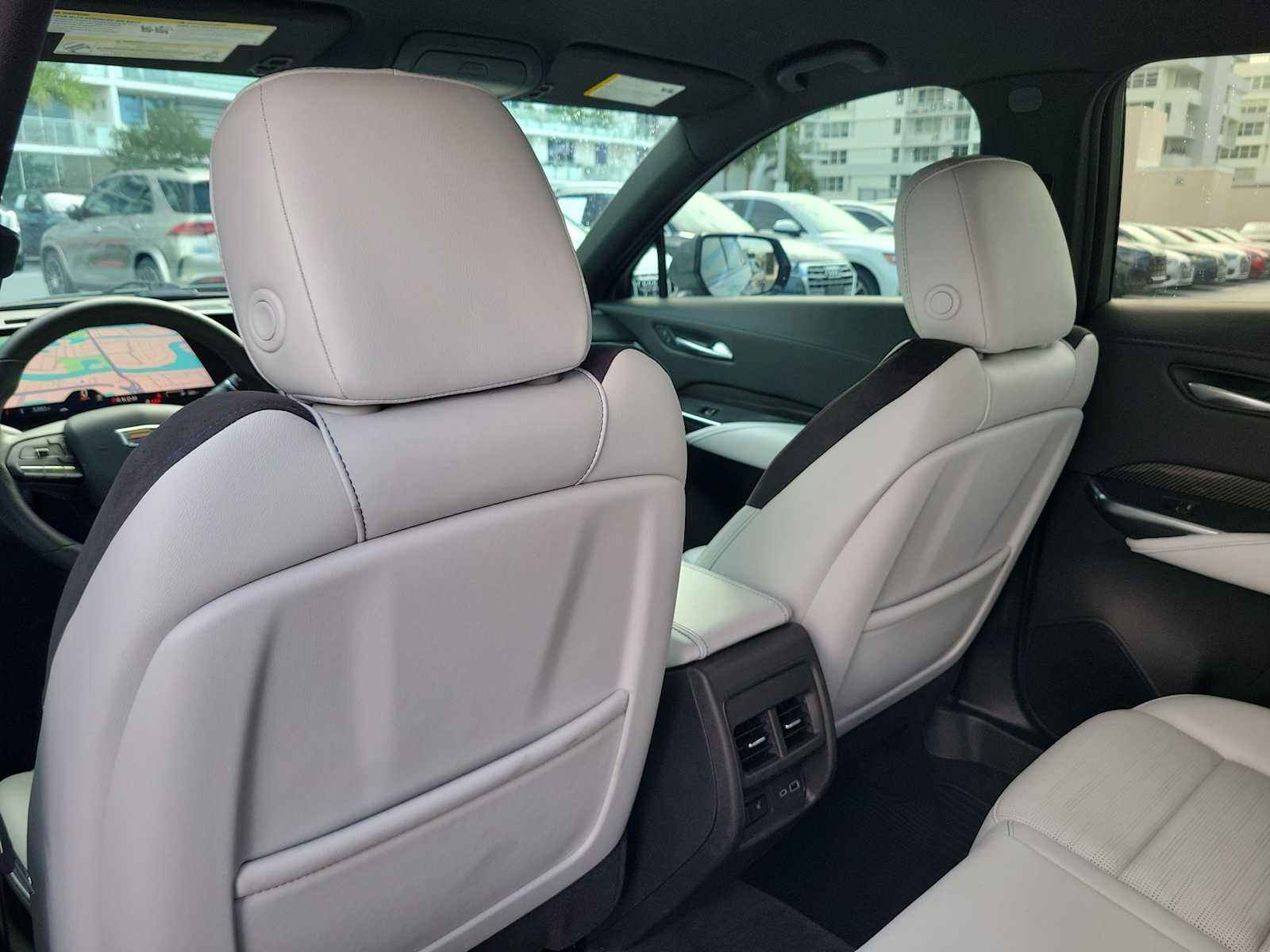 Thumbnail: 2024 Cadillac XT4 - 17