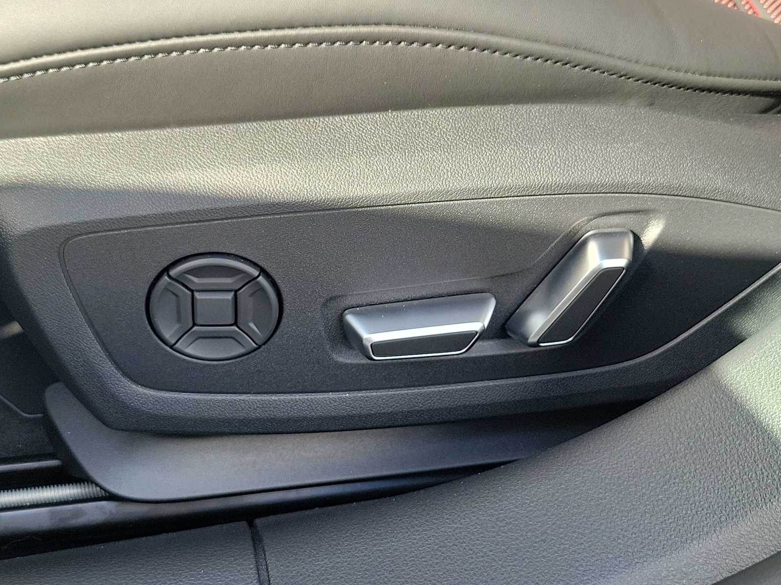 Thumbnail: 2026 Audi RS 7 - 16