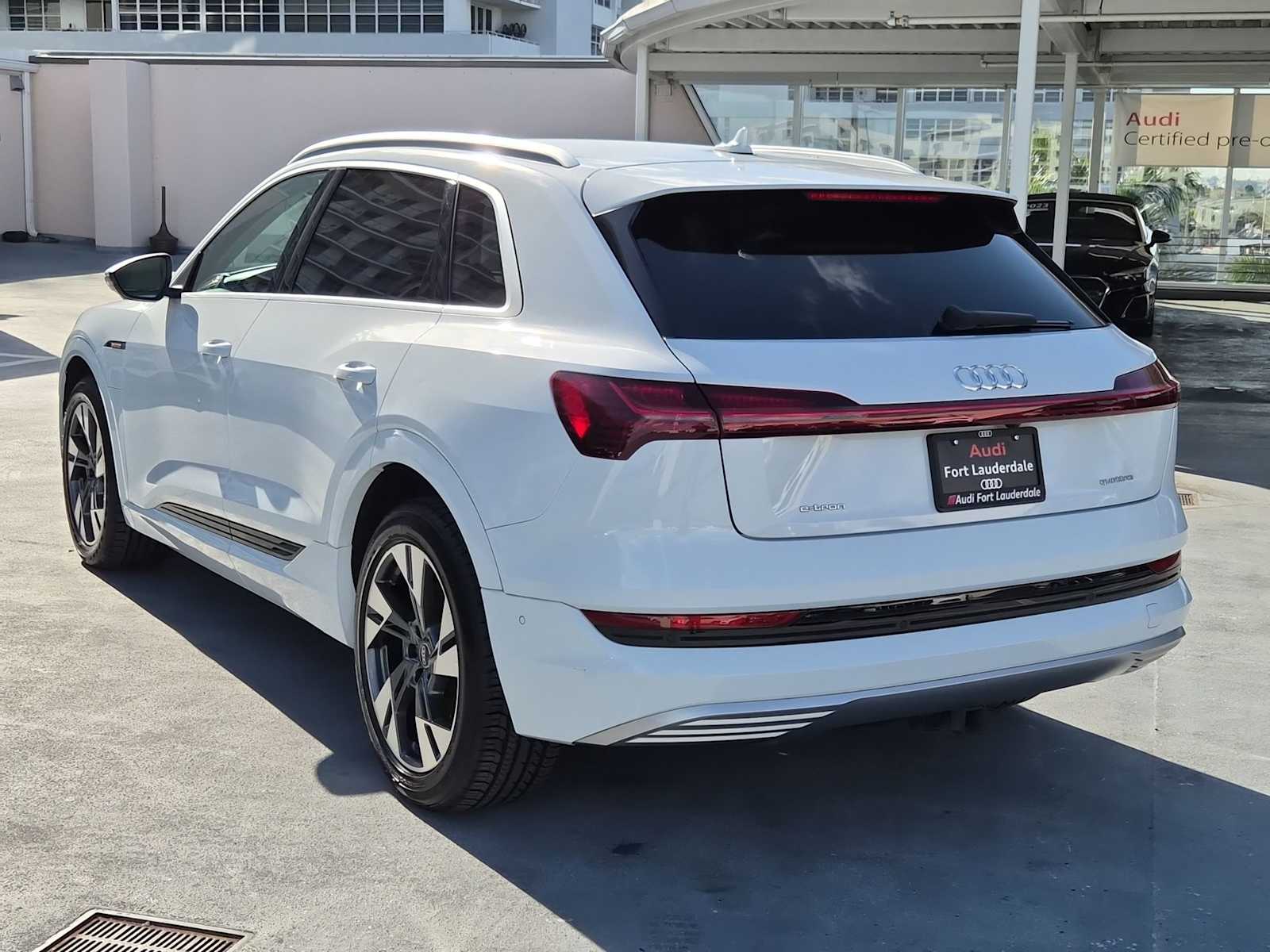 Thumbnail: 2021 Audi e-tron - 4