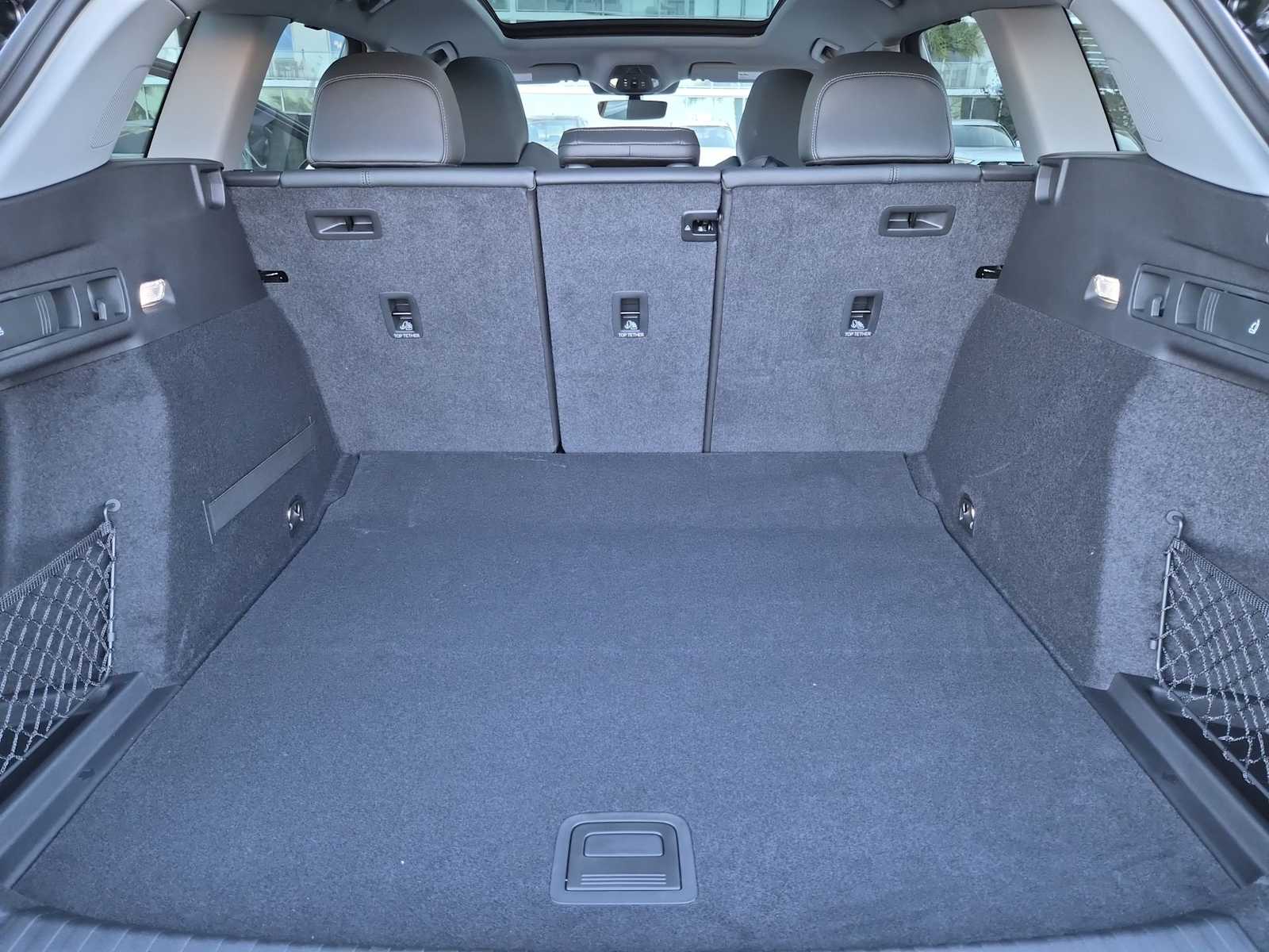 Thumbnail: 2025 Audi Q6 e-tron - 27