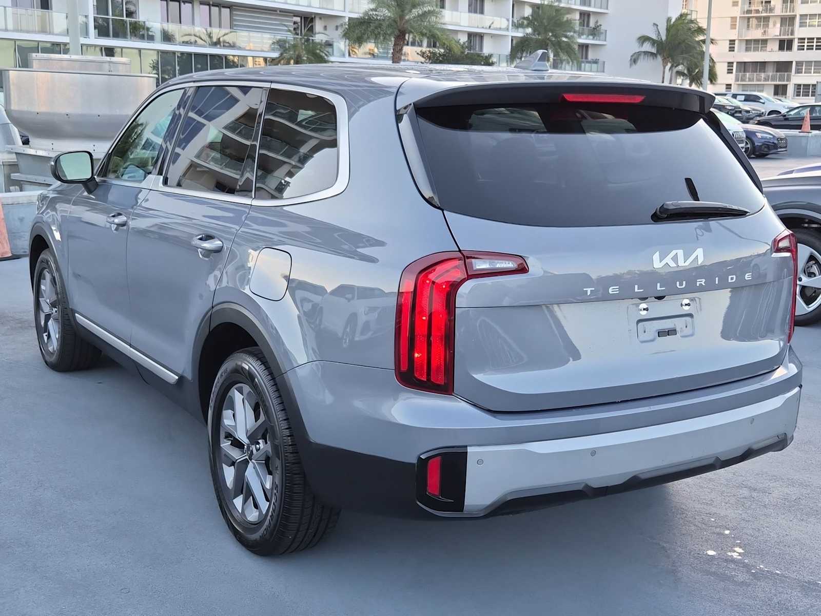 Thumbnail: 2023 Kia Telluride - 3