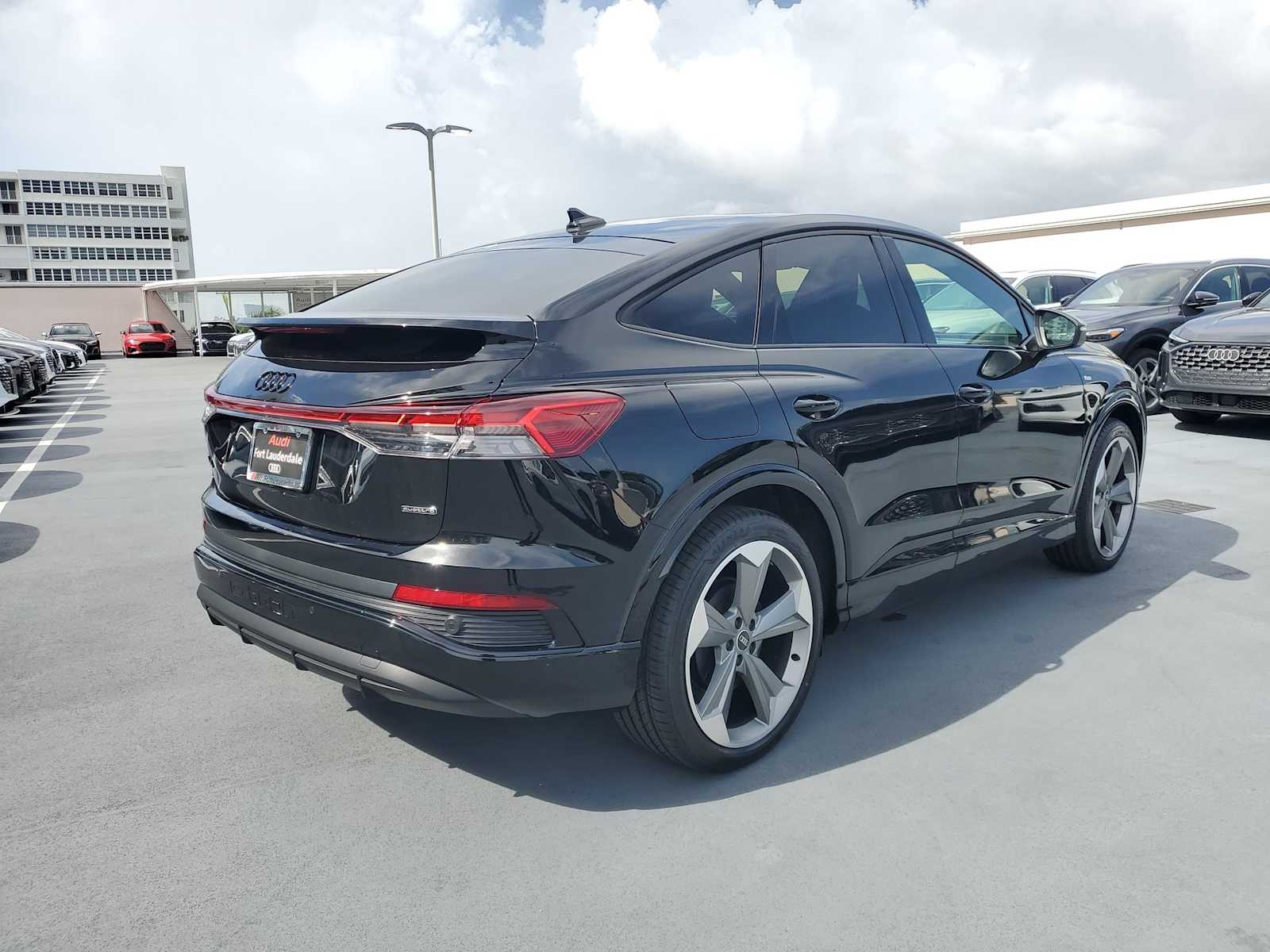 Thumbnail: 2025 Audi Q4 e-tron - 6
