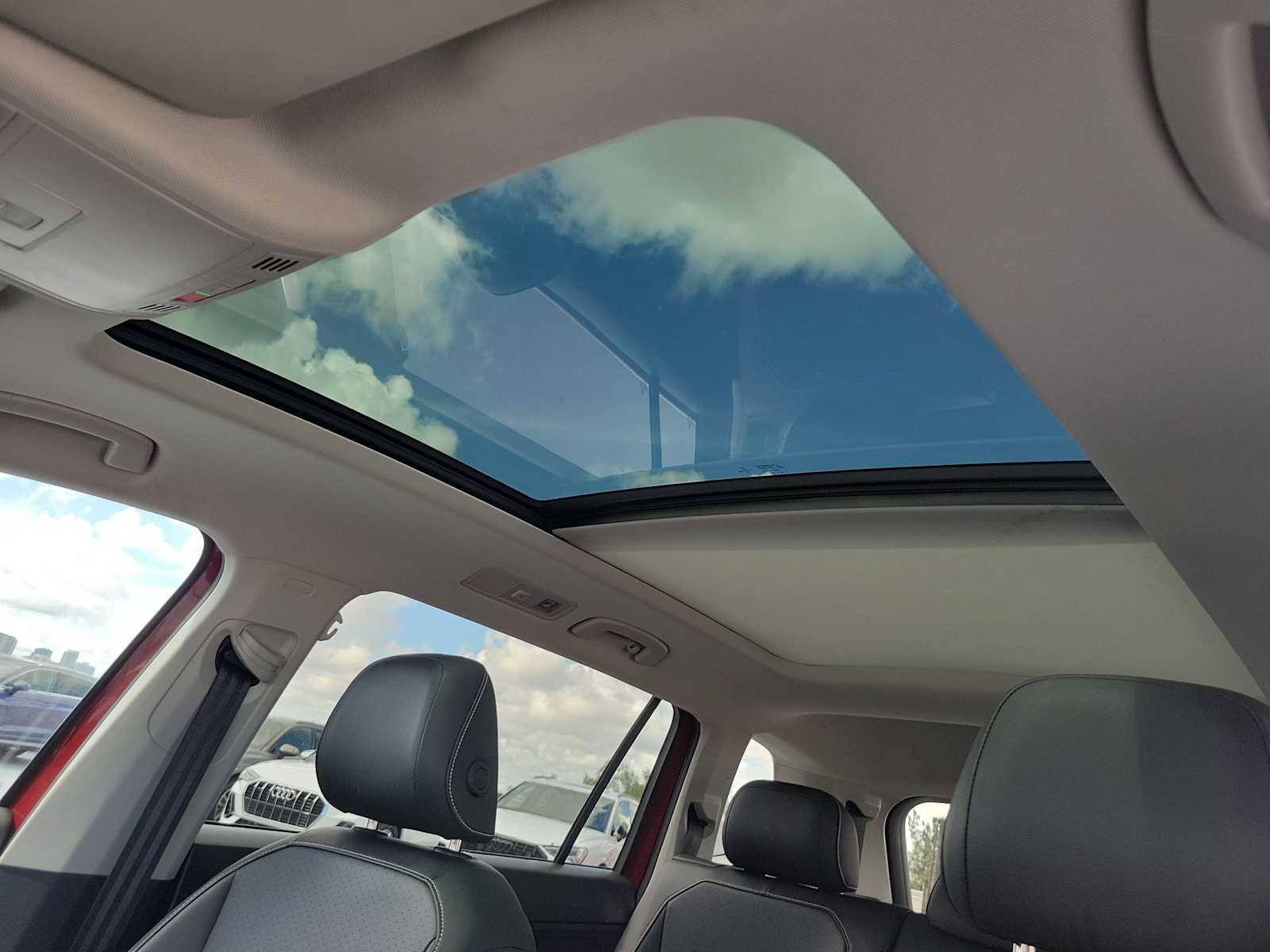 Thumbnail: 2021 Volkswagen Tiguan - 18