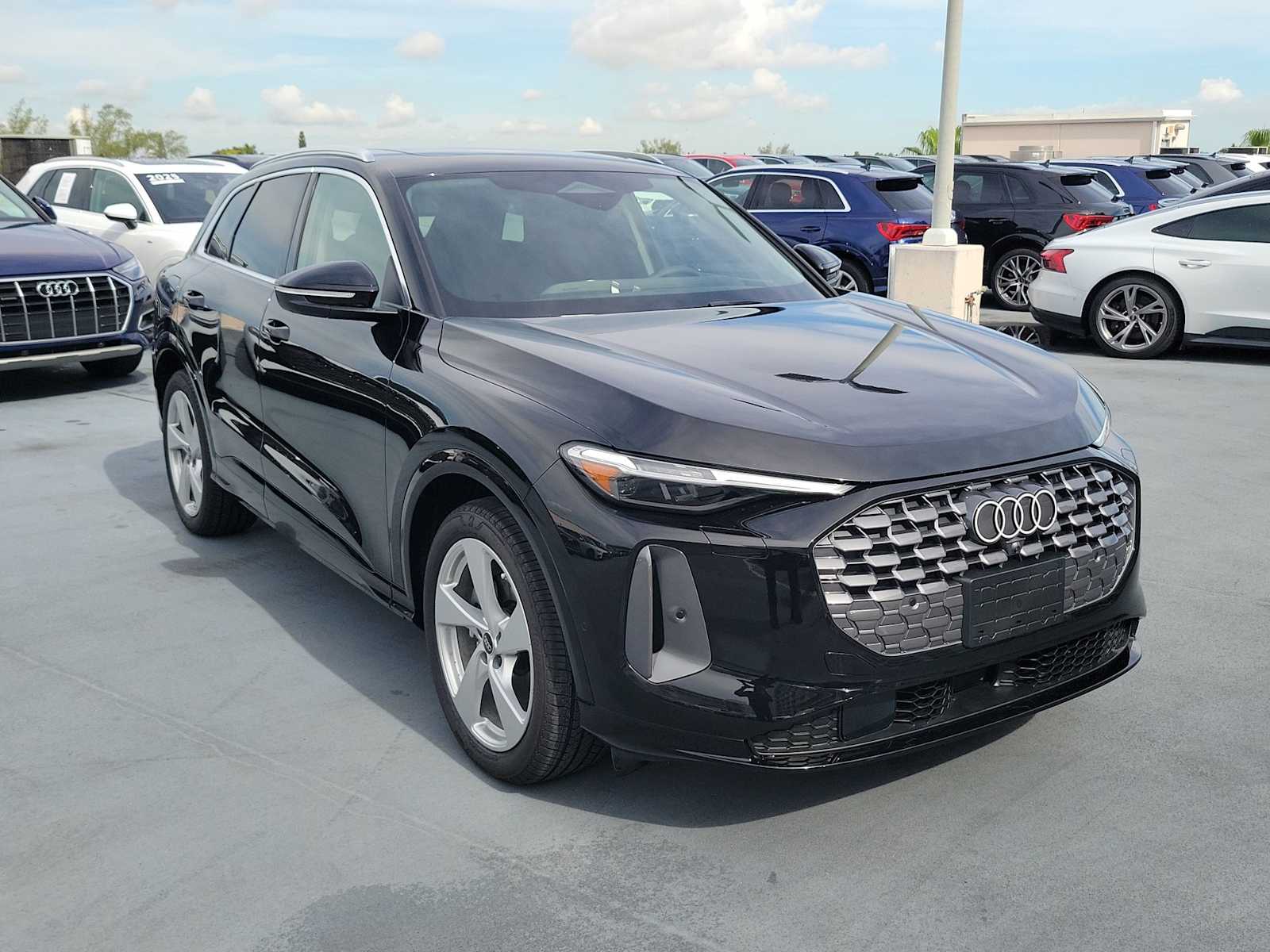 Thumbnail: 2025 Audi Q5 - 8