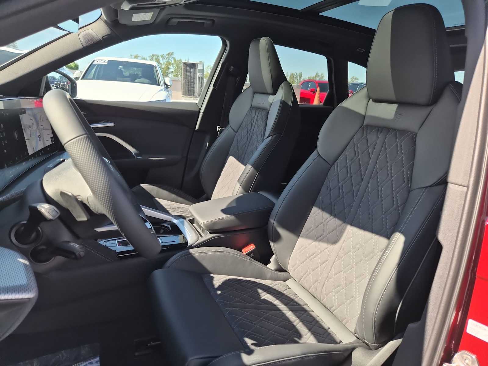 Thumbnail: 2025 Audi SQ5 - 15