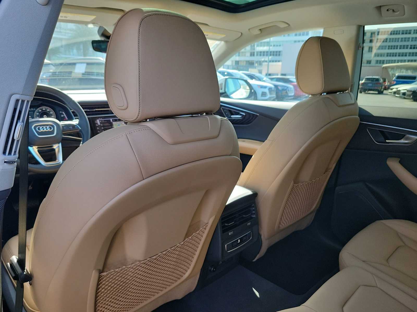 Thumbnail: 2025 Audi Q8 - 17