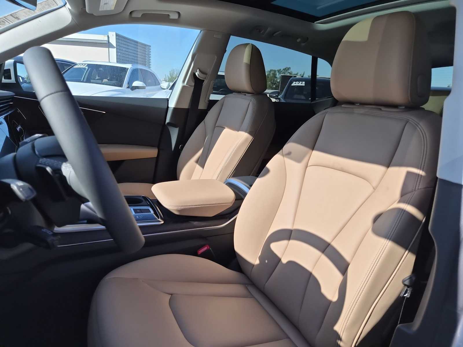 Thumbnail: 2025 Audi Q8 - 15