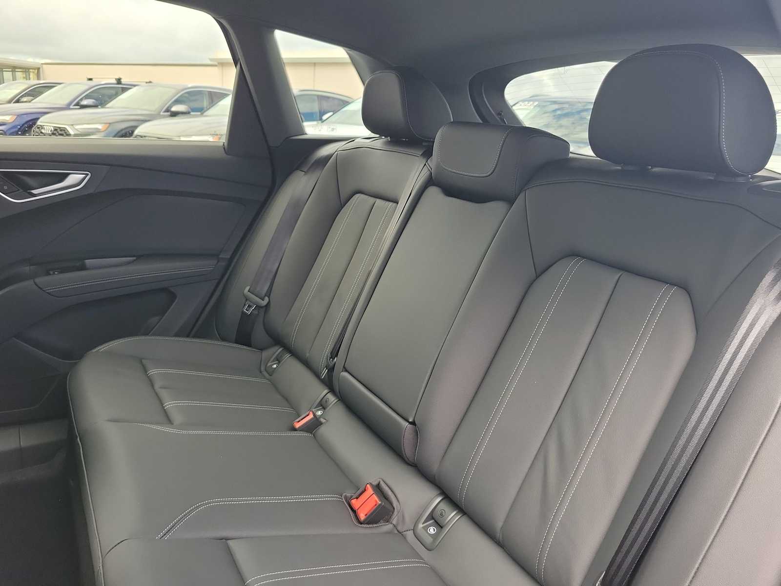 Thumbnail: 2026 Audi Q4 e-tron - 19