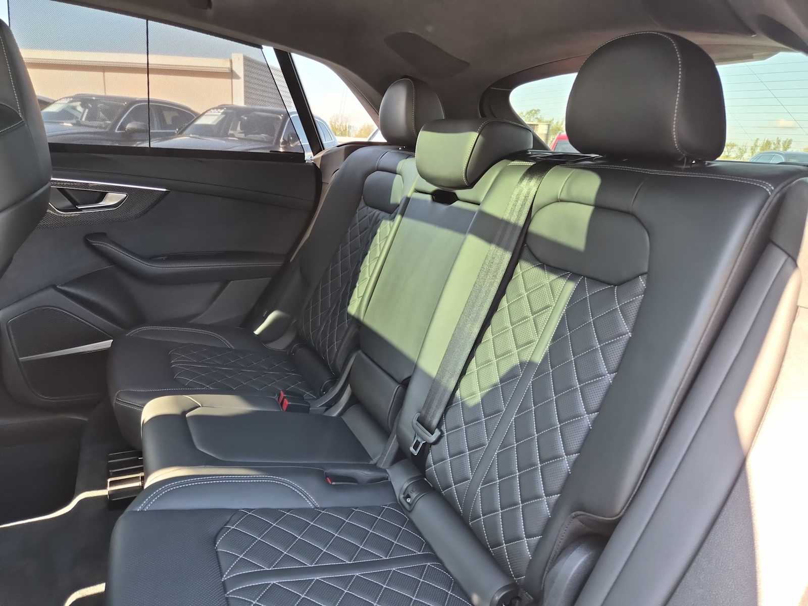 Thumbnail: 2023 Audi SQ8 - 19