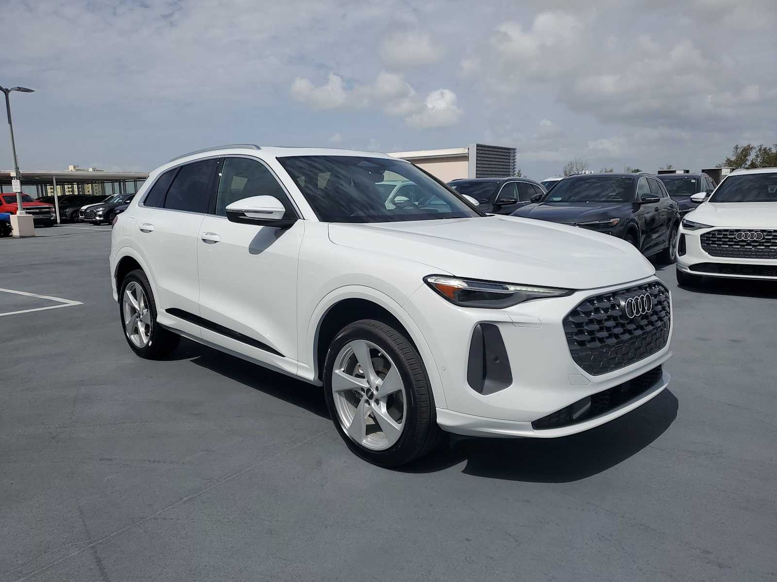 Thumbnail: 2025 Audi Q5 - 8