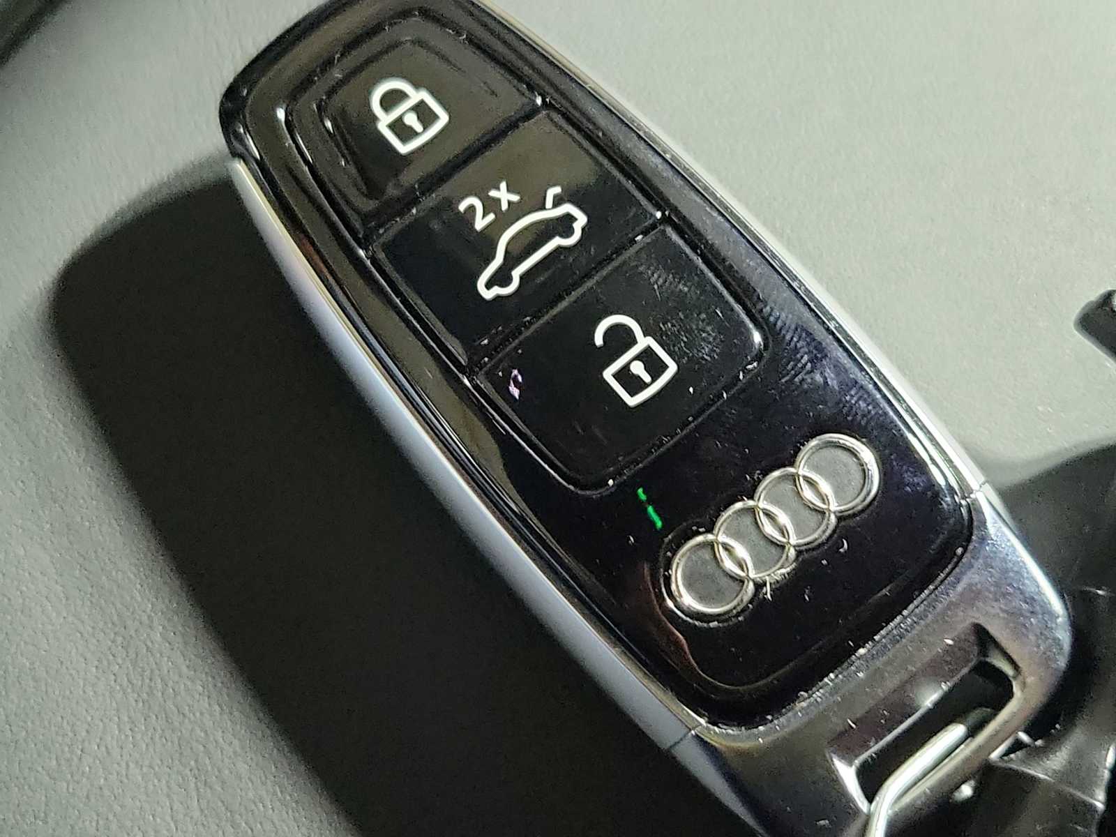 Thumbnail: 2026 Audi SQ8 - 25