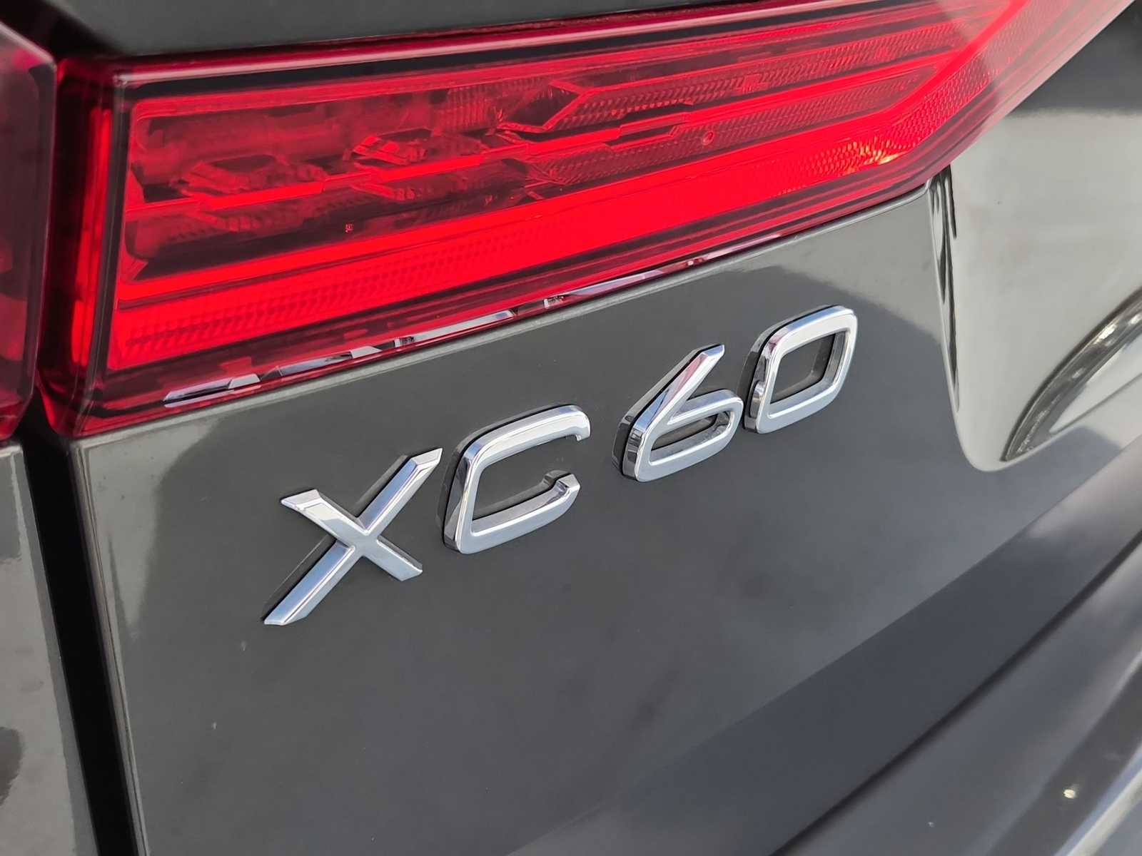 Thumbnail: 2021 Volvo XC60 - 10