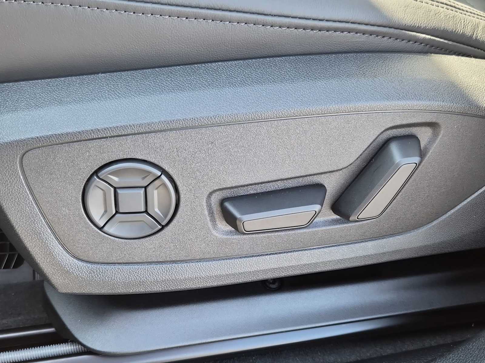 Thumbnail: 2025 Audi Q3 - 16