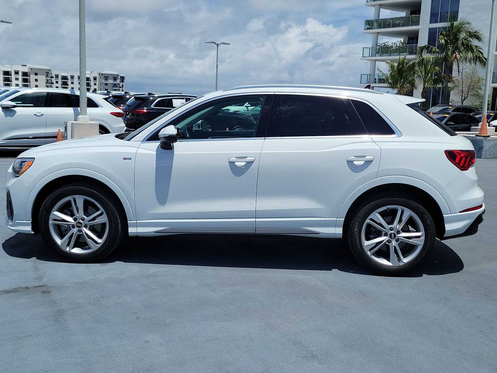 Thumbnail: 2022 Audi Q3 - 3
