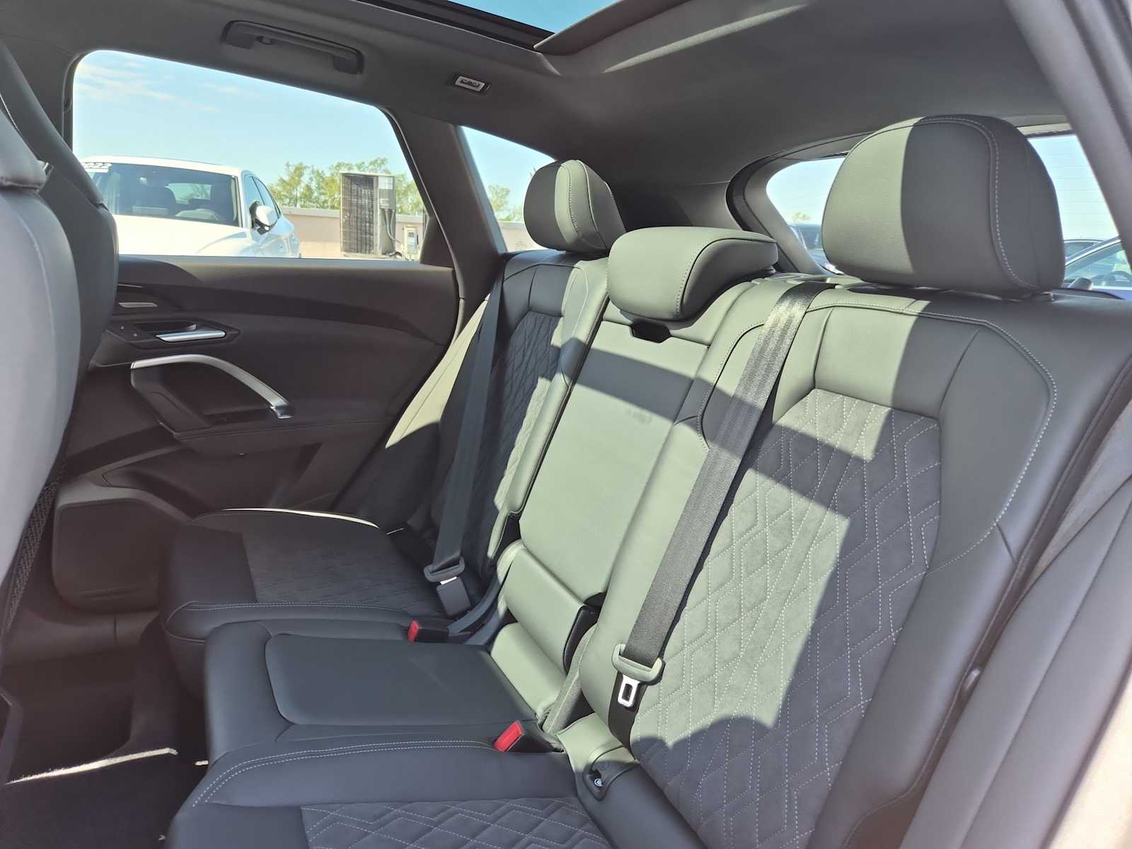 Thumbnail: 2025 Audi SQ5 - 19