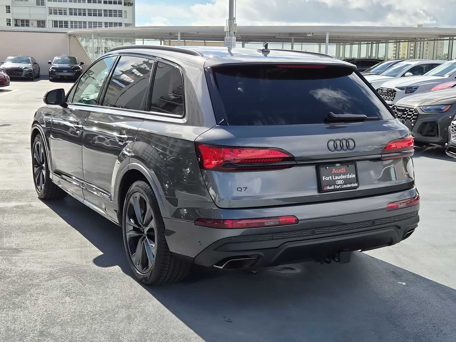 Thumbnail: 2026 Audi Q7 - 4